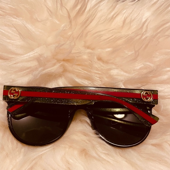 Authentic almost new Gucci Sunglasses - Picture 2 of 5
